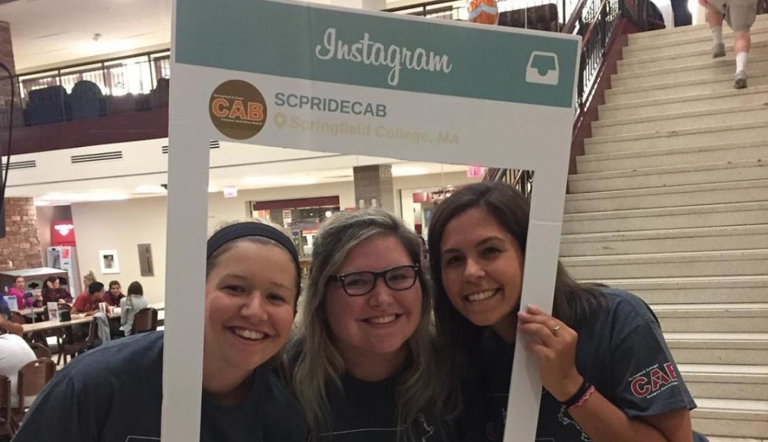 Students from CAB stand in a giant Instagram frame. 