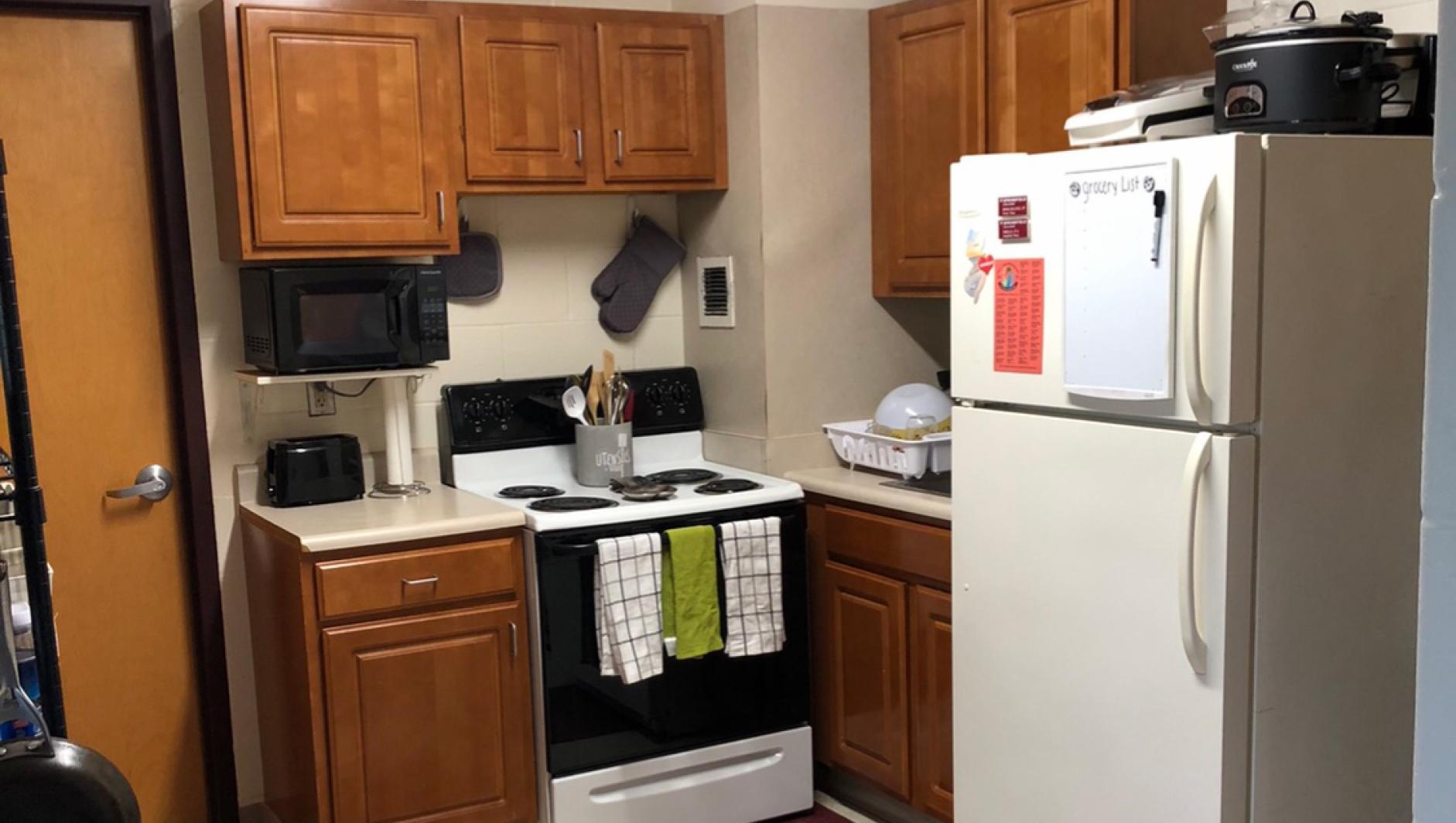 kitchen in room - Senior Suites