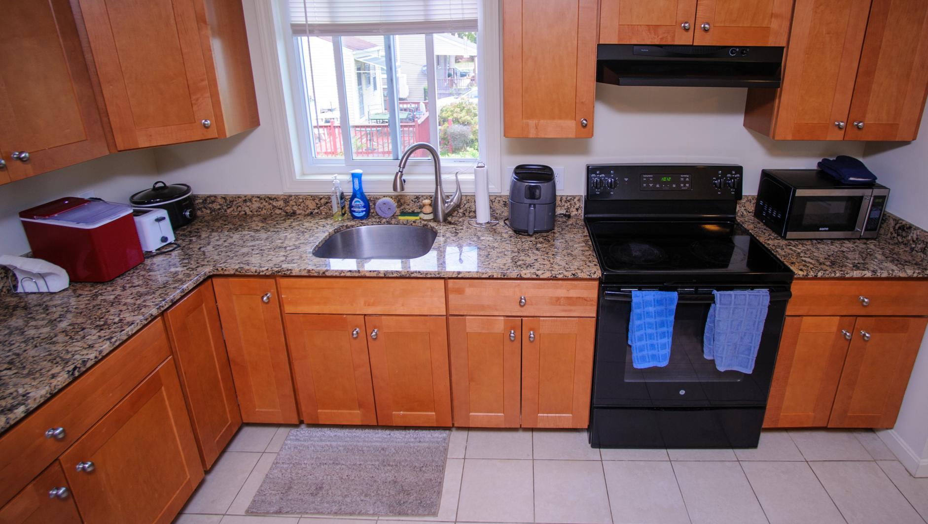 Grad Kitchen