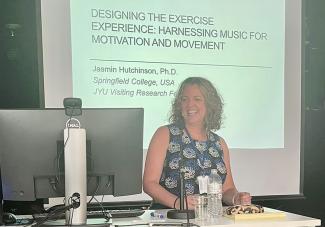 Jasmin presenting at JYU.