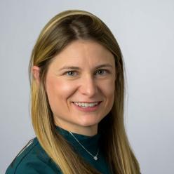 Christine Niedbala head shot