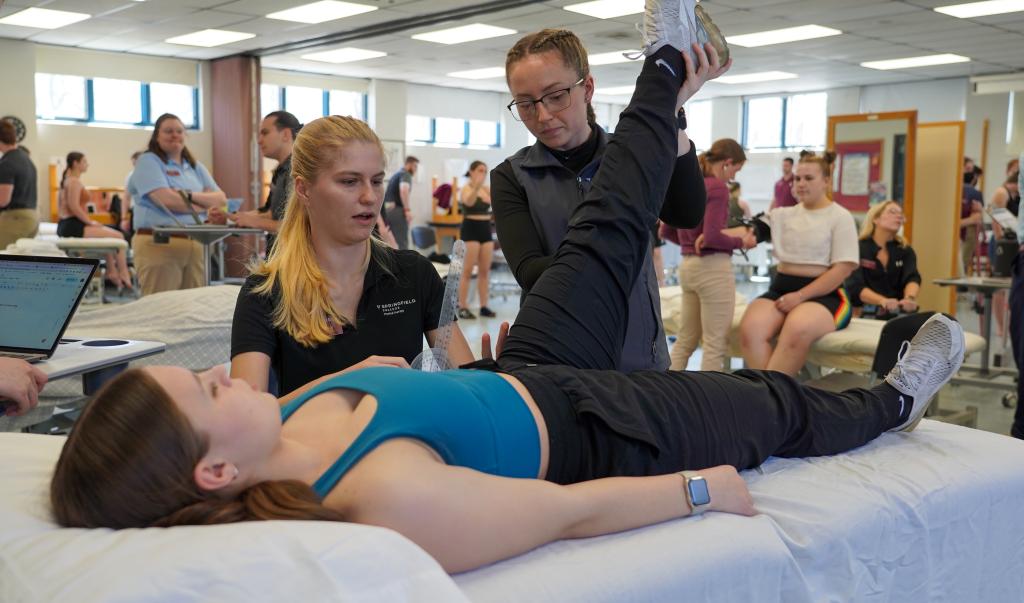 Dance and PT Major students working together